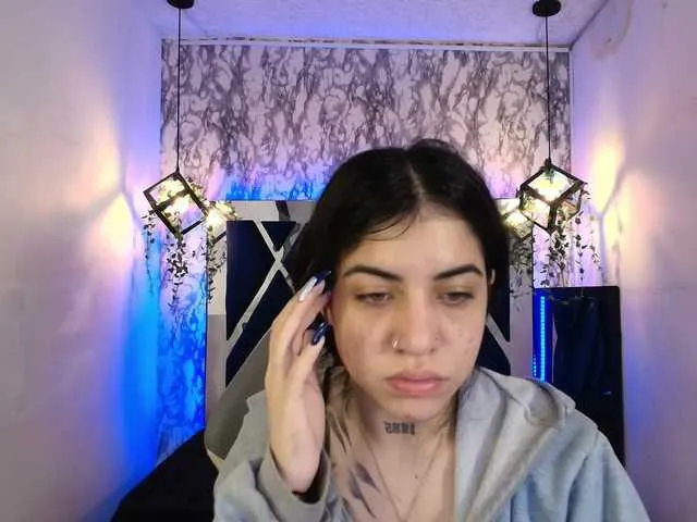 Offline violetsmith on BongaCams