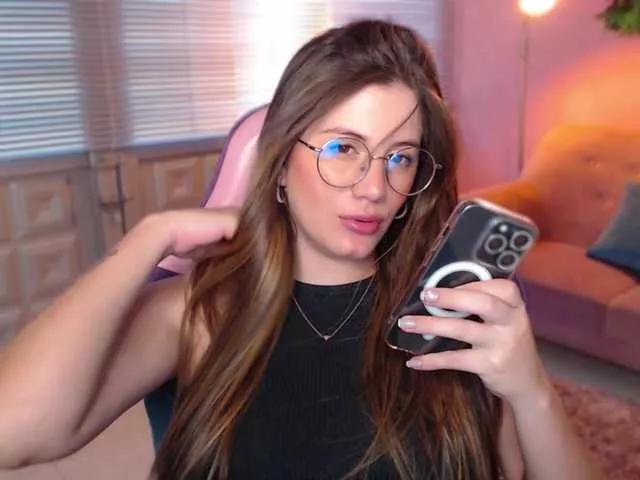 yennclaros from BongaCams