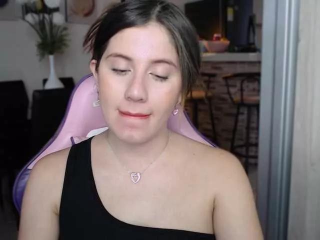 yennclaros from BongaCams