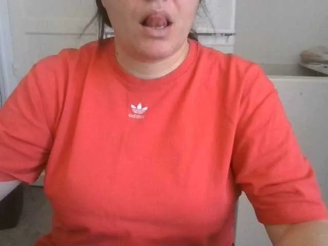 Freechat YourDesire36 on BongaCams