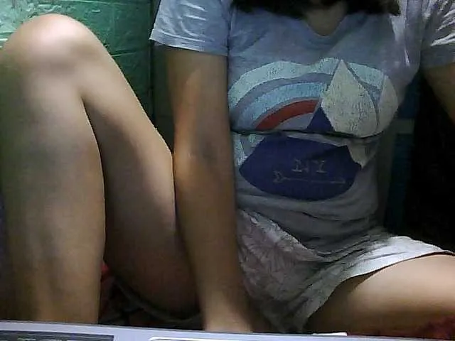 Offline Yummyflirttits69 on BongaCams