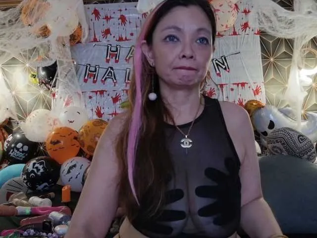 Offline YummyMeily on BongaCams