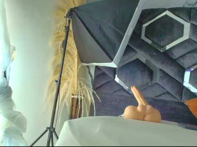 Offline zoe-johnson on BongaCams