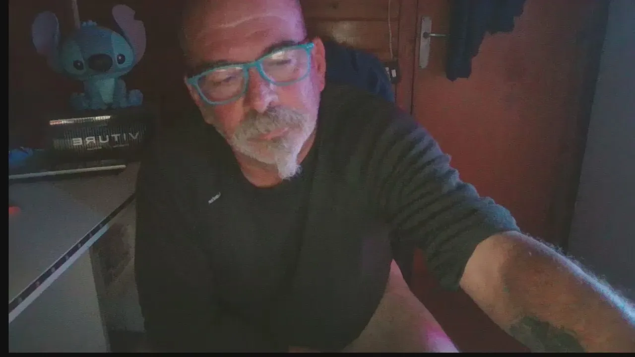 Offline 0oscar_xxx on Cam4