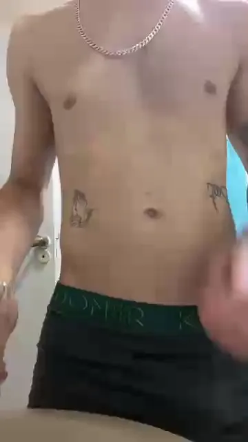 Offline 69magrinsexy on Cam4