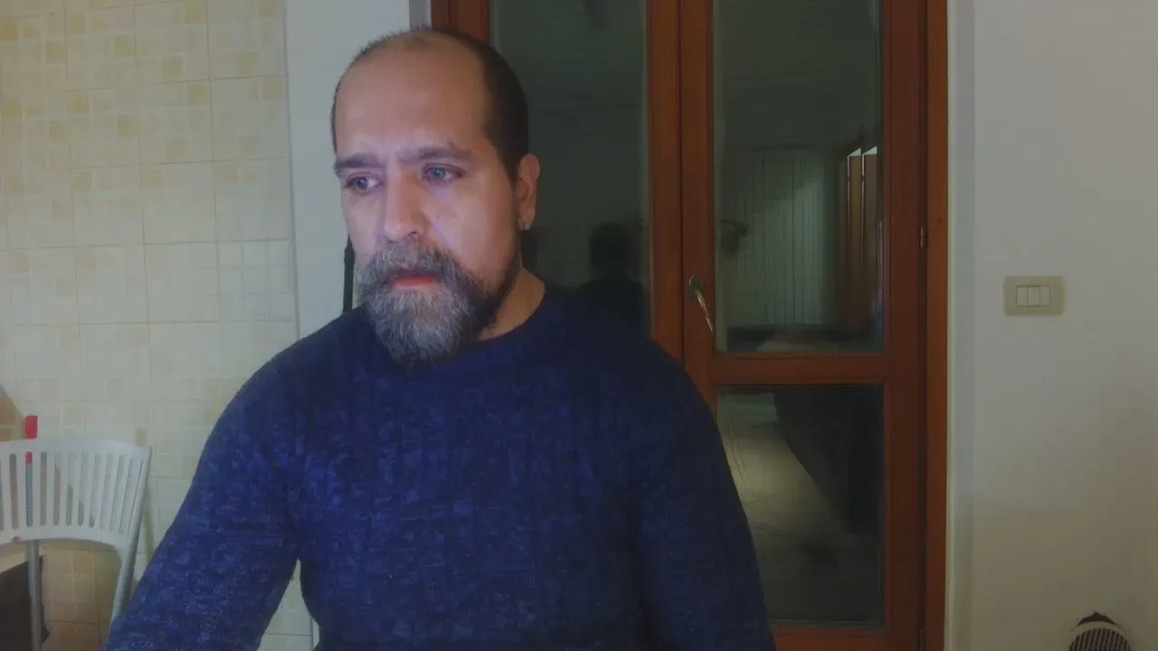 Offline 915051 on Cam4