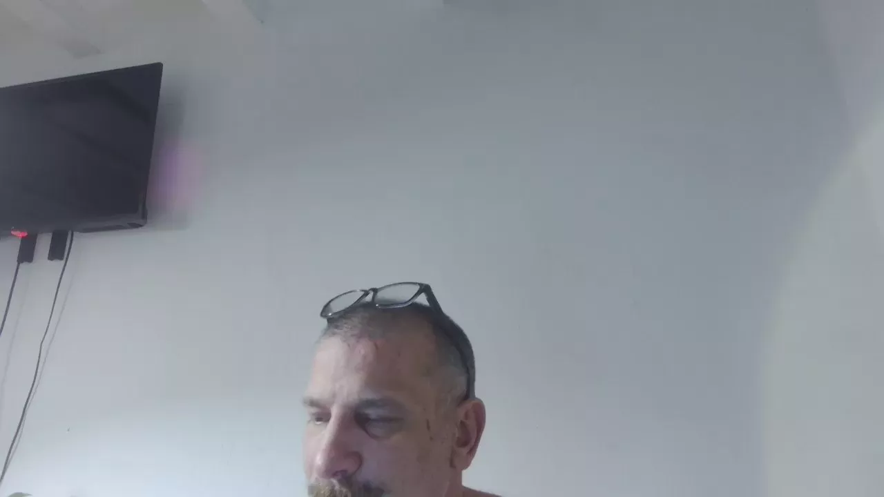 Offline 915051 on Cam4