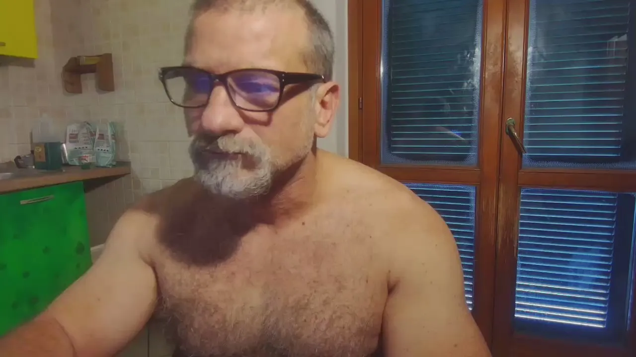 Offline 915051 on Cam4