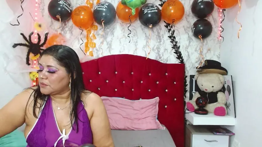 Offline _Danna_Milf on Cam4