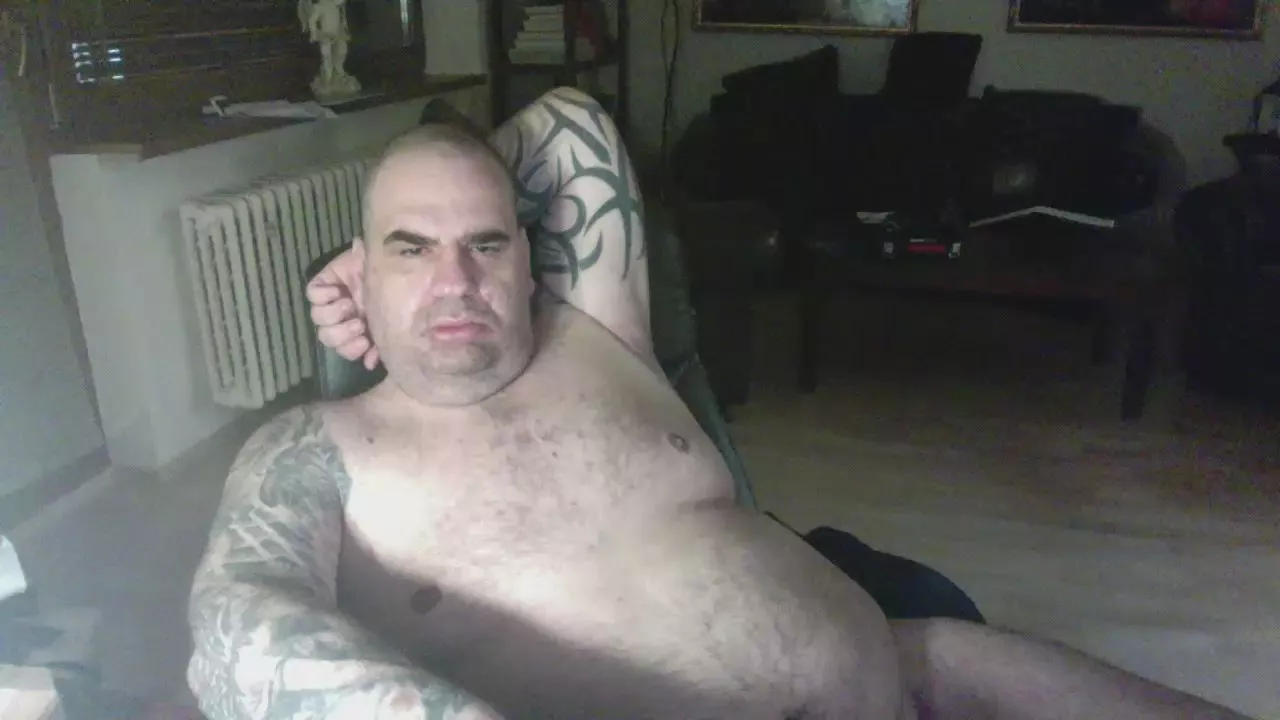 Offline ac_slide84 on Cam4
