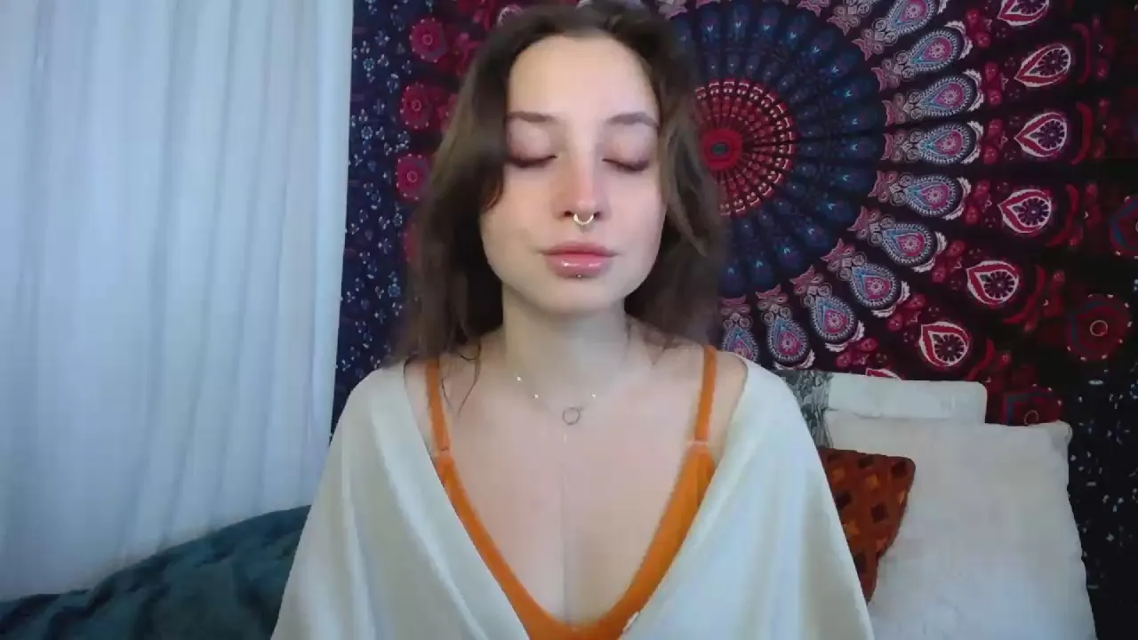 Offline AdalynMystery on Cam4