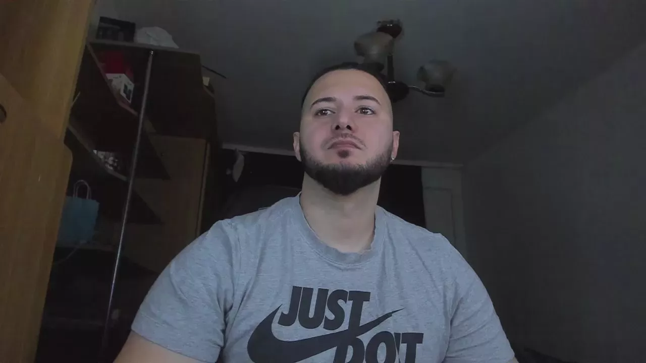 Offline adonislovely on Cam4