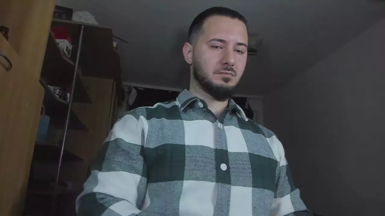 Offline adonislovely on Cam4