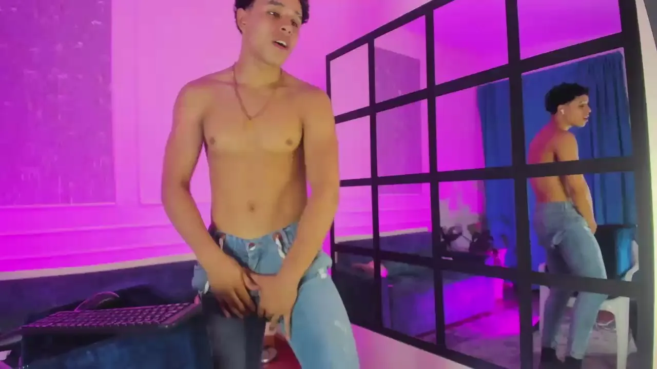 Offline Adrian_Volt_ on Cam4