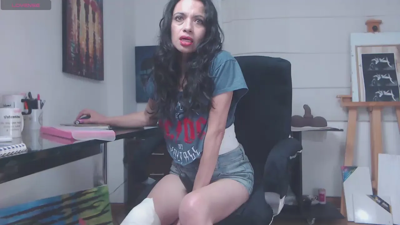 Offline Afroditarggenis on Cam4