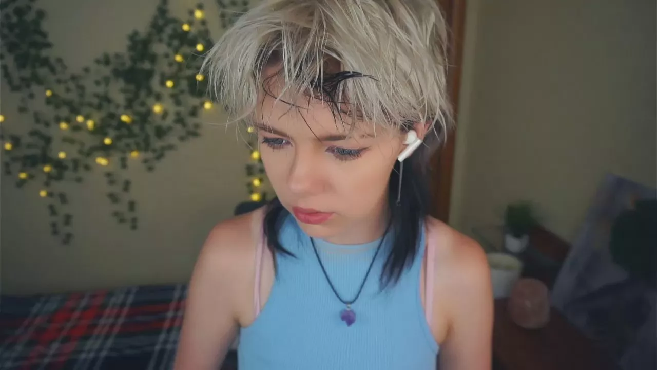 Offline AftonFountain on Cam4