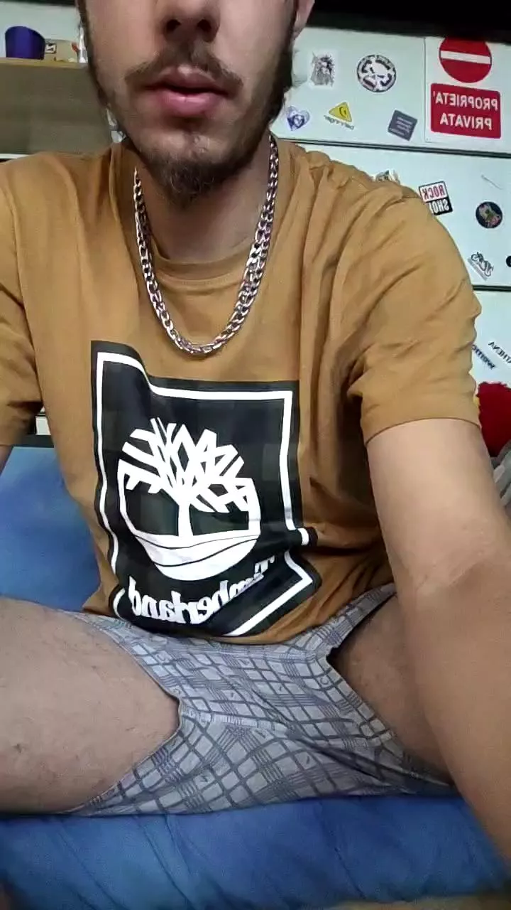 Offline Agi233 on Cam4