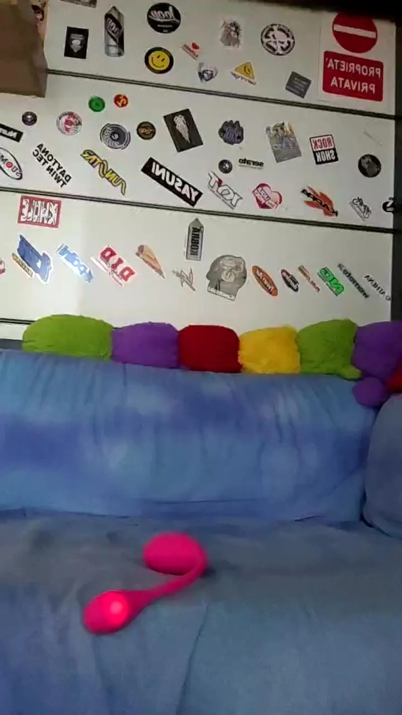 Offline Agi233 on Cam4