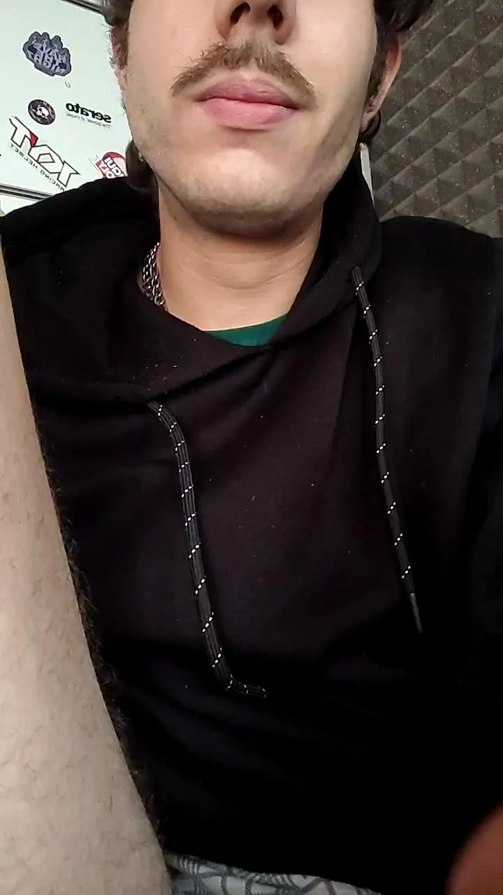 Offline Agi233 on Cam4