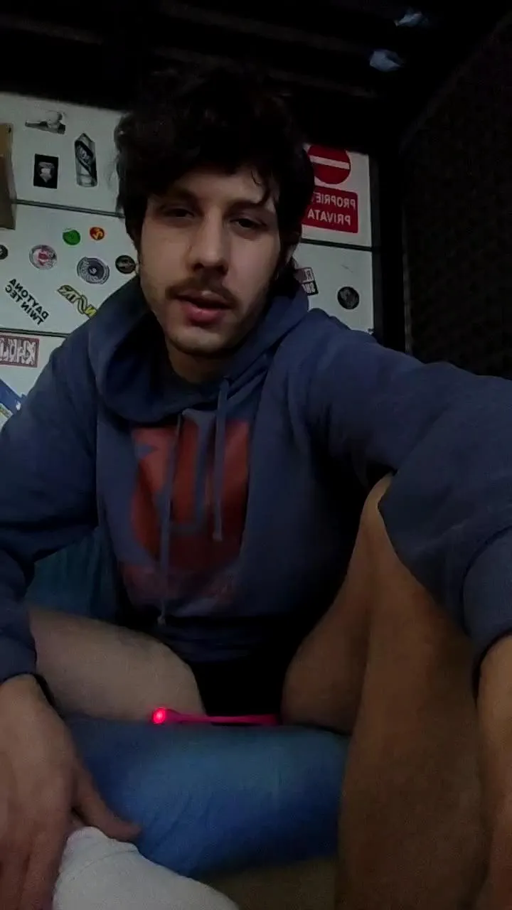 Offline Agi233 on Cam4