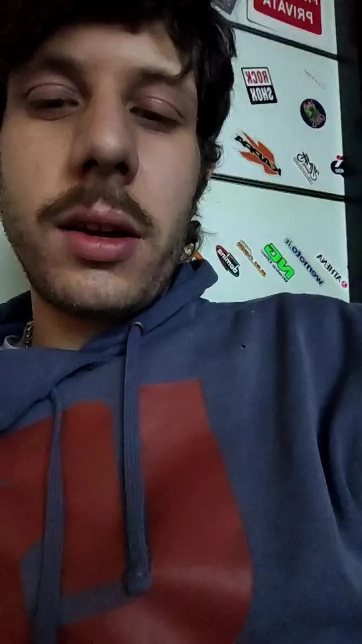 Offline Agi233 on Cam4