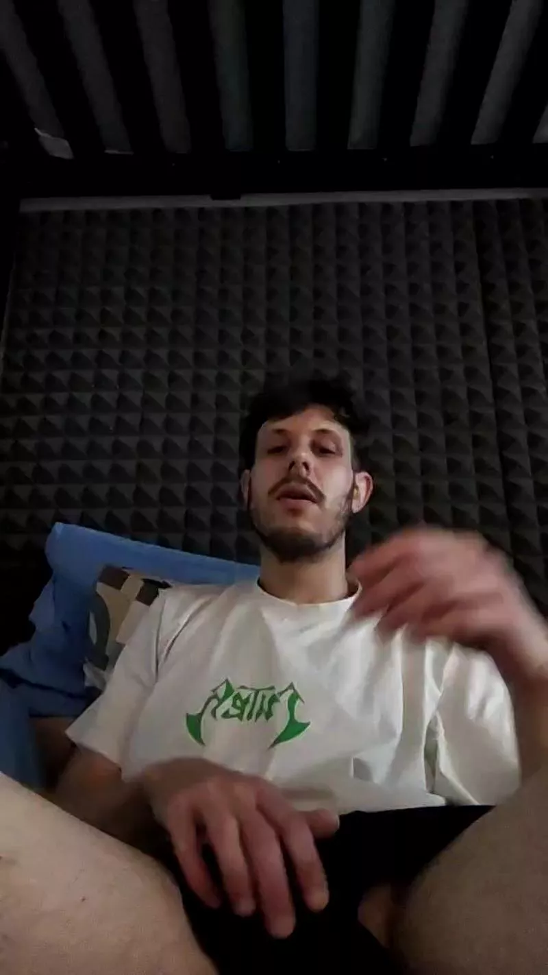 Offline Agi233 on Cam4