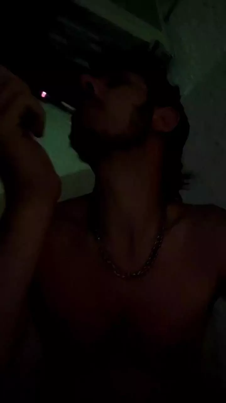 Offline Agi233 on Cam4