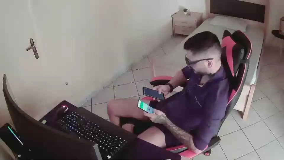 Offline AlbanianFker21 on Cam4