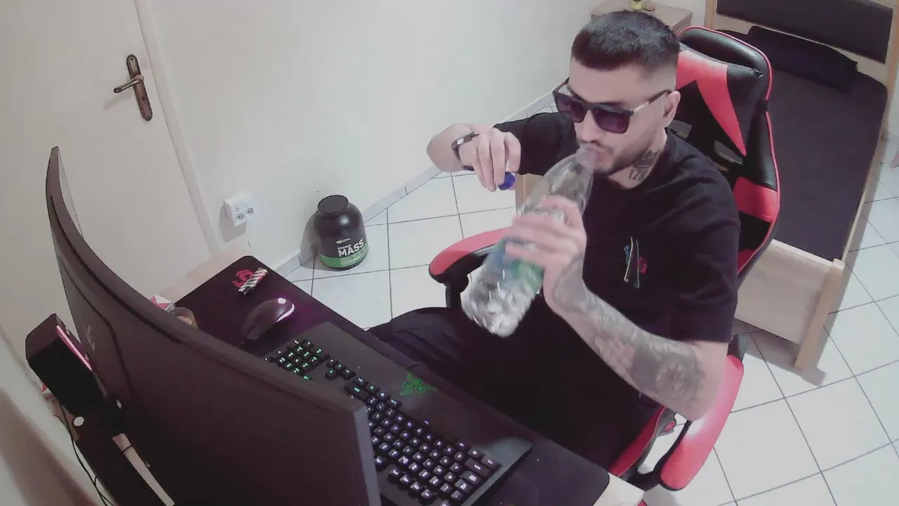 Offline AlbanianFker21 on Cam4