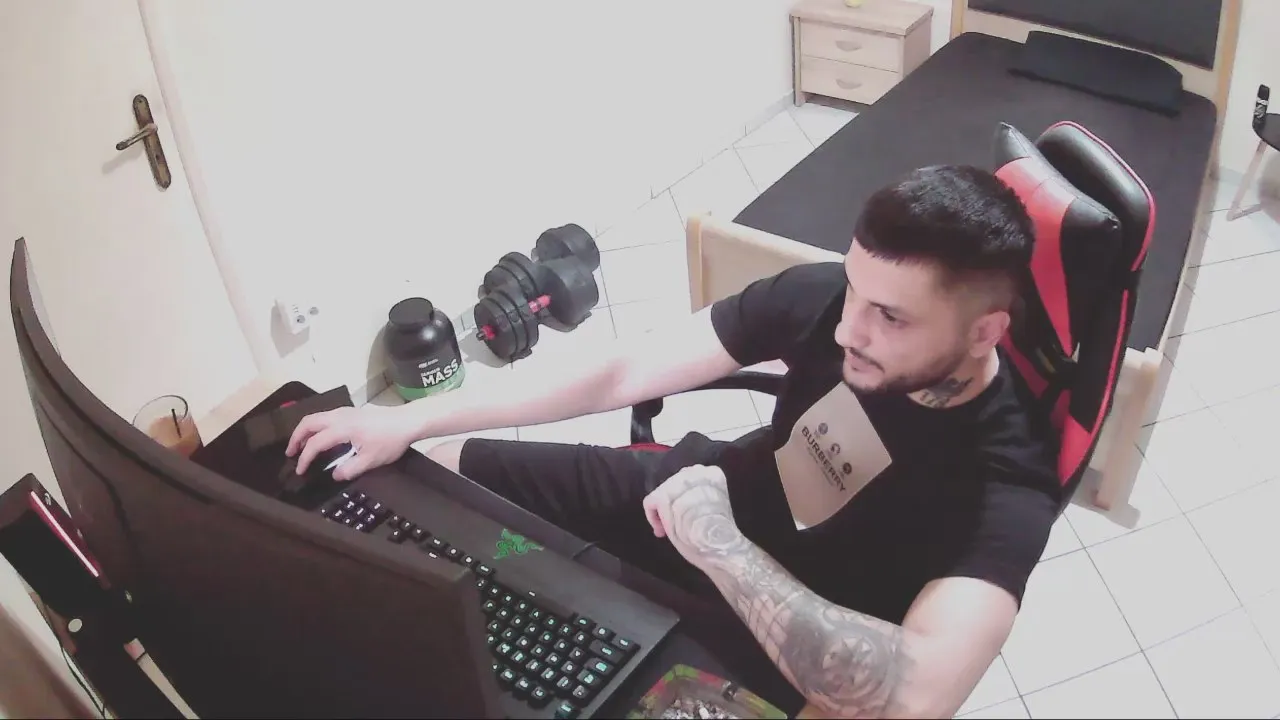 Offline AlbanianFker21 on Cam4