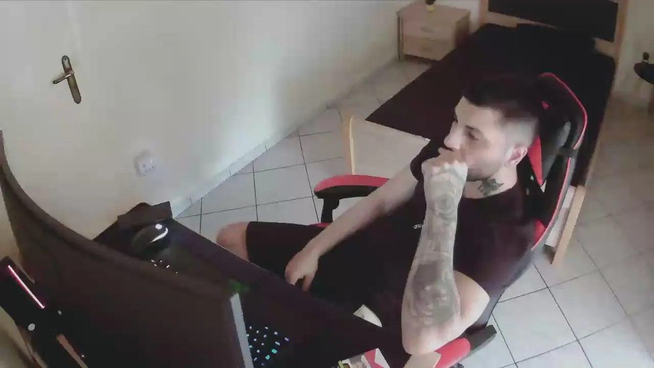 Offline AlbanianFker21 on Cam4