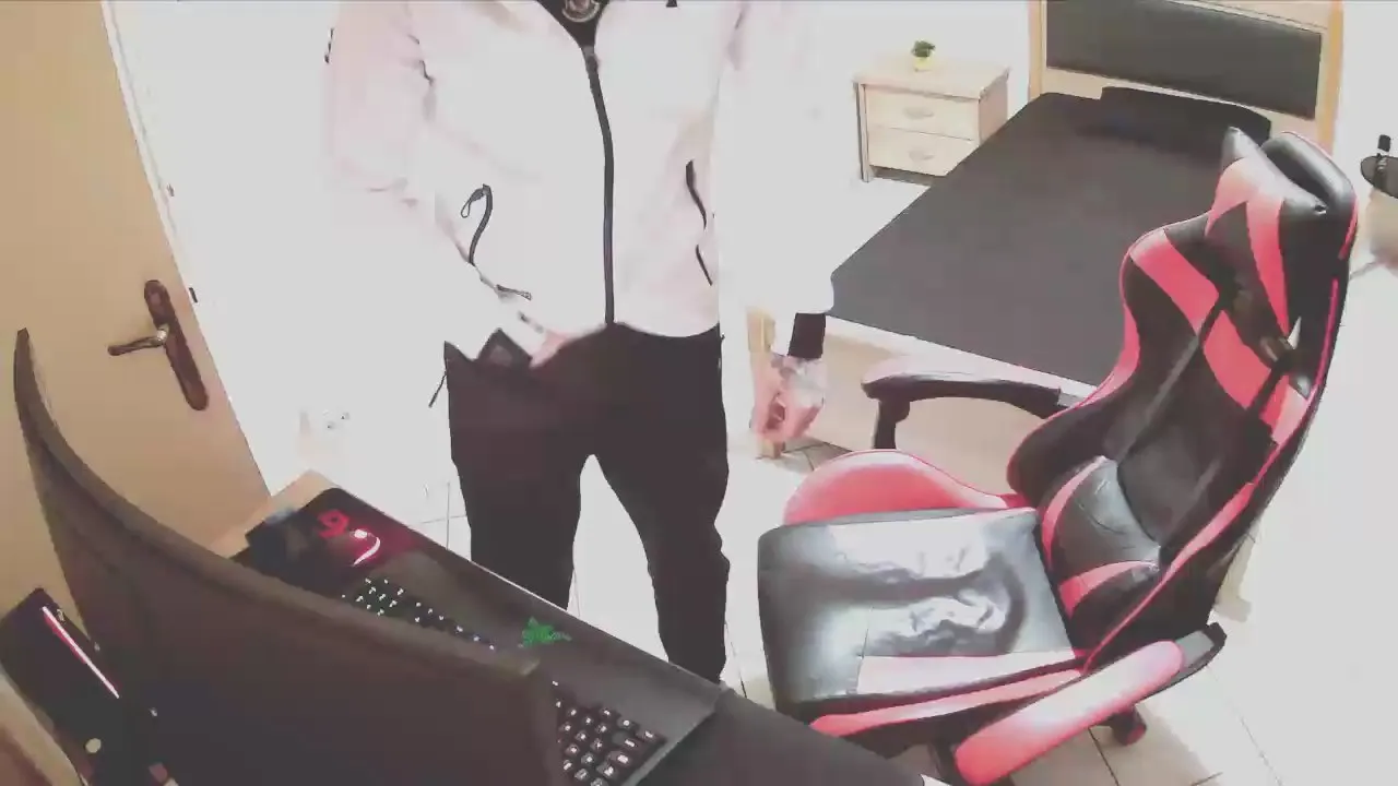 Offline AlbanianFker21 on Cam4