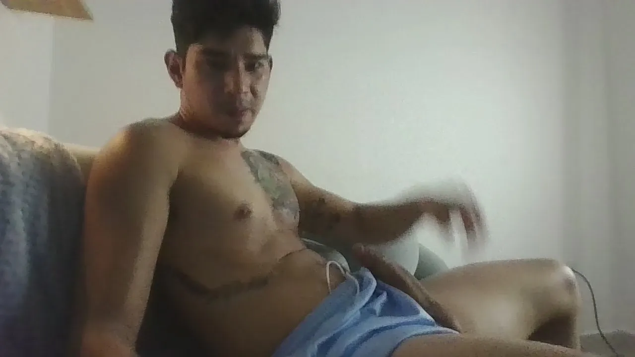 Offline alejo1295_ on Cam4