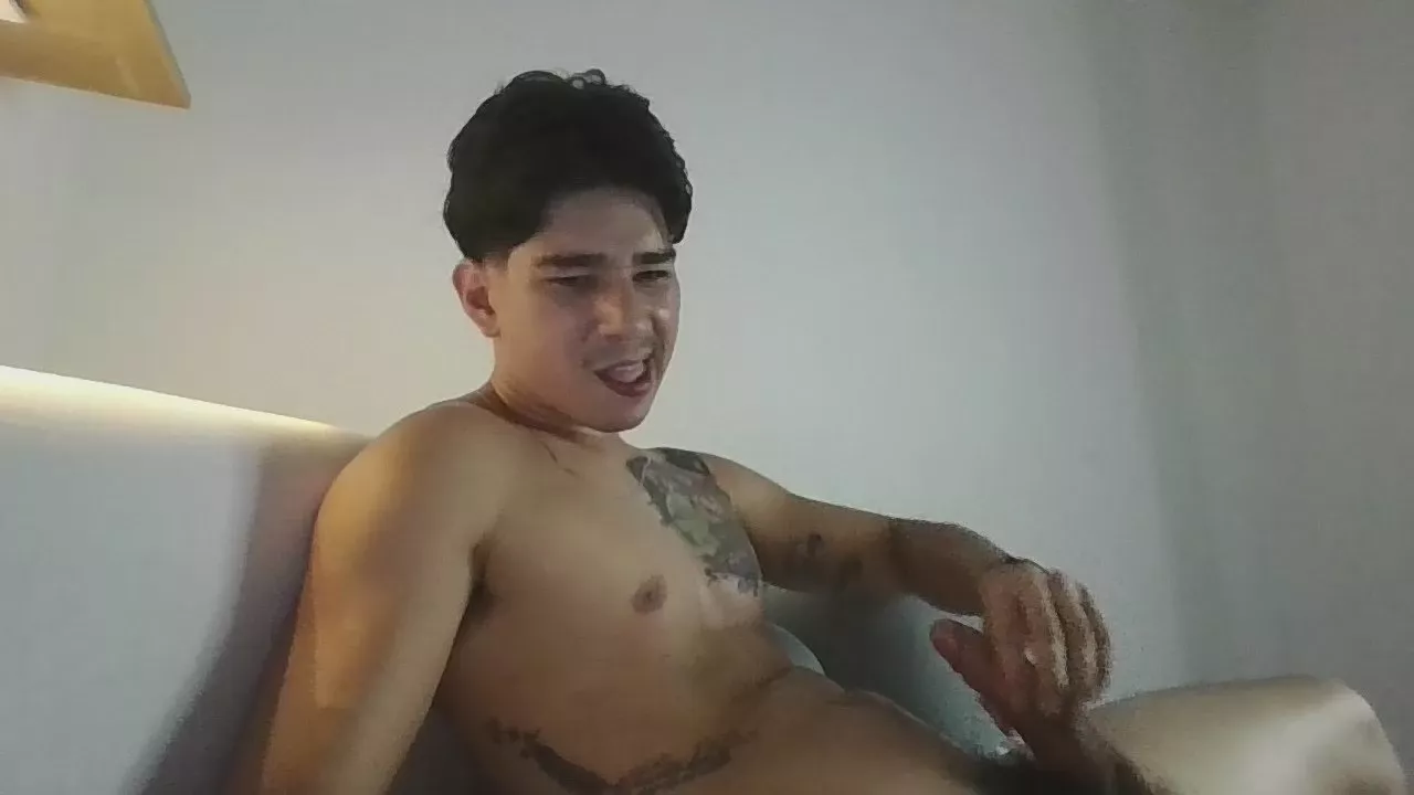 Offline alejo1295_ on Cam4