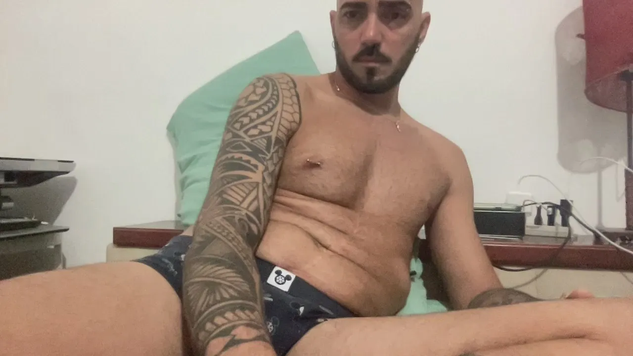Freechat alessandromori9 on Cam4