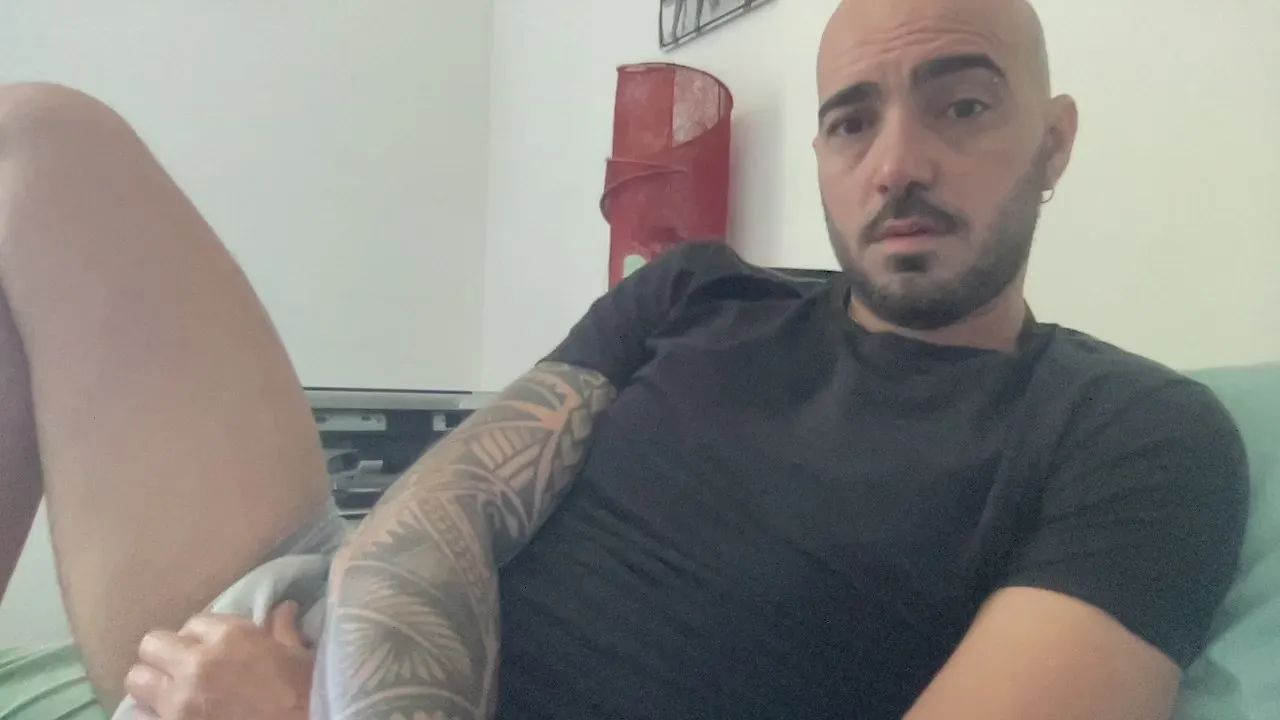 Freechat alessandromori9 on Cam4