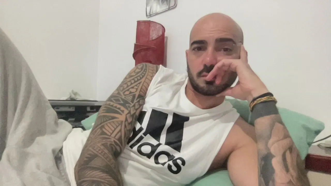 Freechat alessandromori9 on Cam4