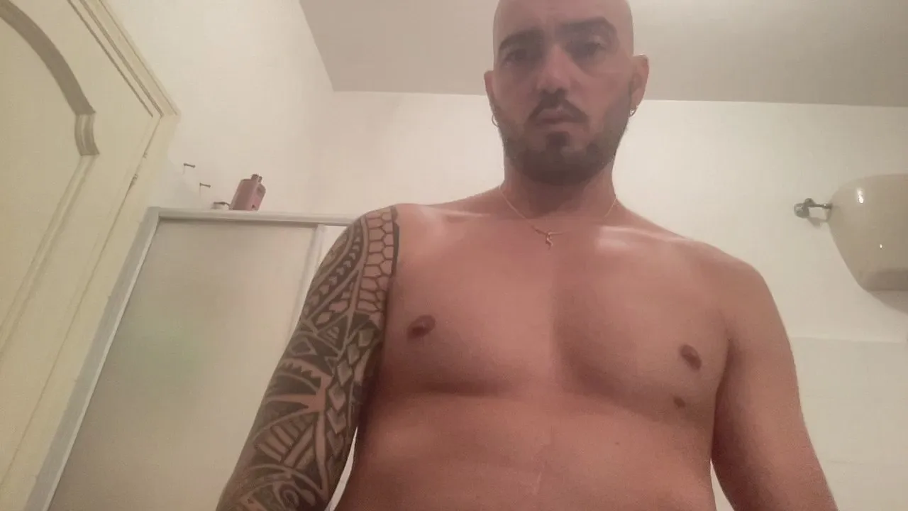 Freechat alessandromori9 on Cam4