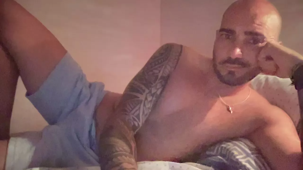 Freechat alessandromori9 on Cam4