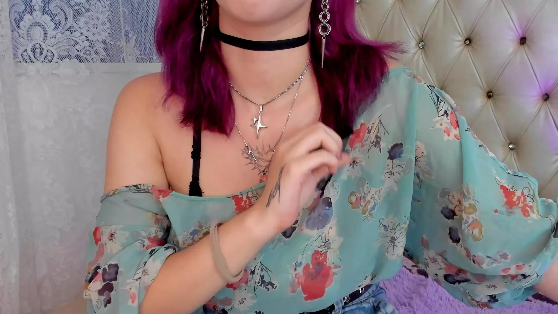 Offline AlexaFoxy18 on Cam4