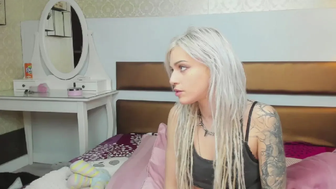 Offline Alexiss_Night on Cam4