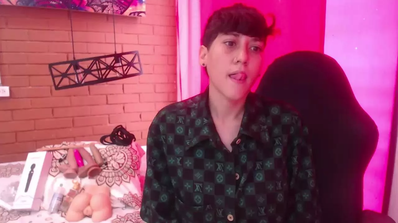 Offline Alexxa_Horny on Cam4