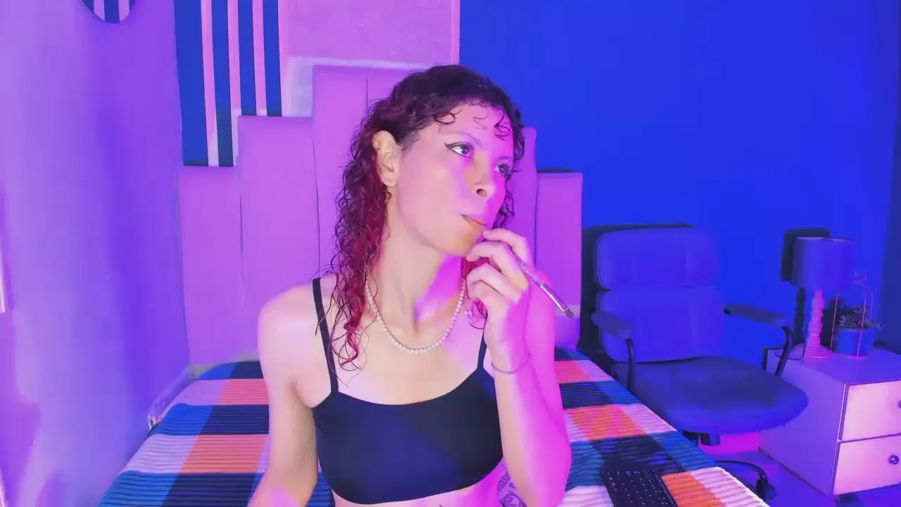 Offline AliceMadnes on Cam4