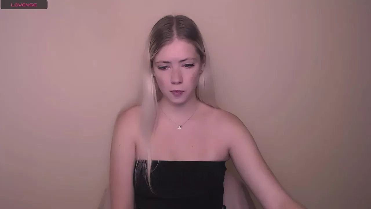 Offline AliceMeaww_ on Cam4