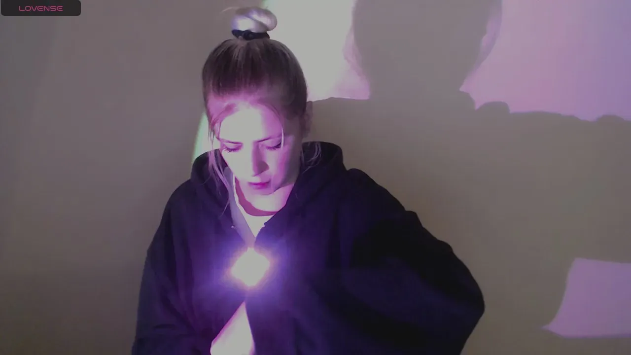 Offline AliceMeaww_ on Cam4