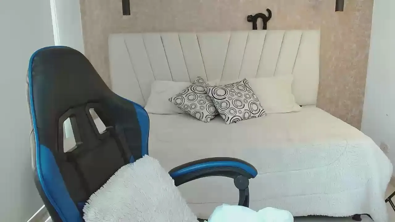 Offline AliceSmiith_ on Cam4