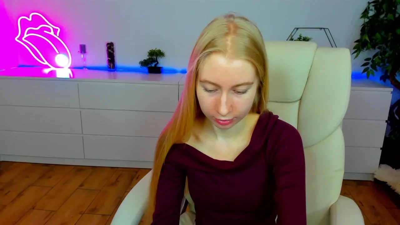 Freechat Alina__Blonde on Cam4