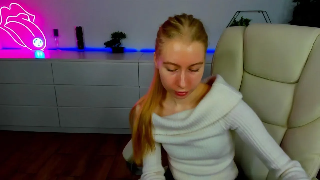 Freechat Alina__Blonde on Cam4