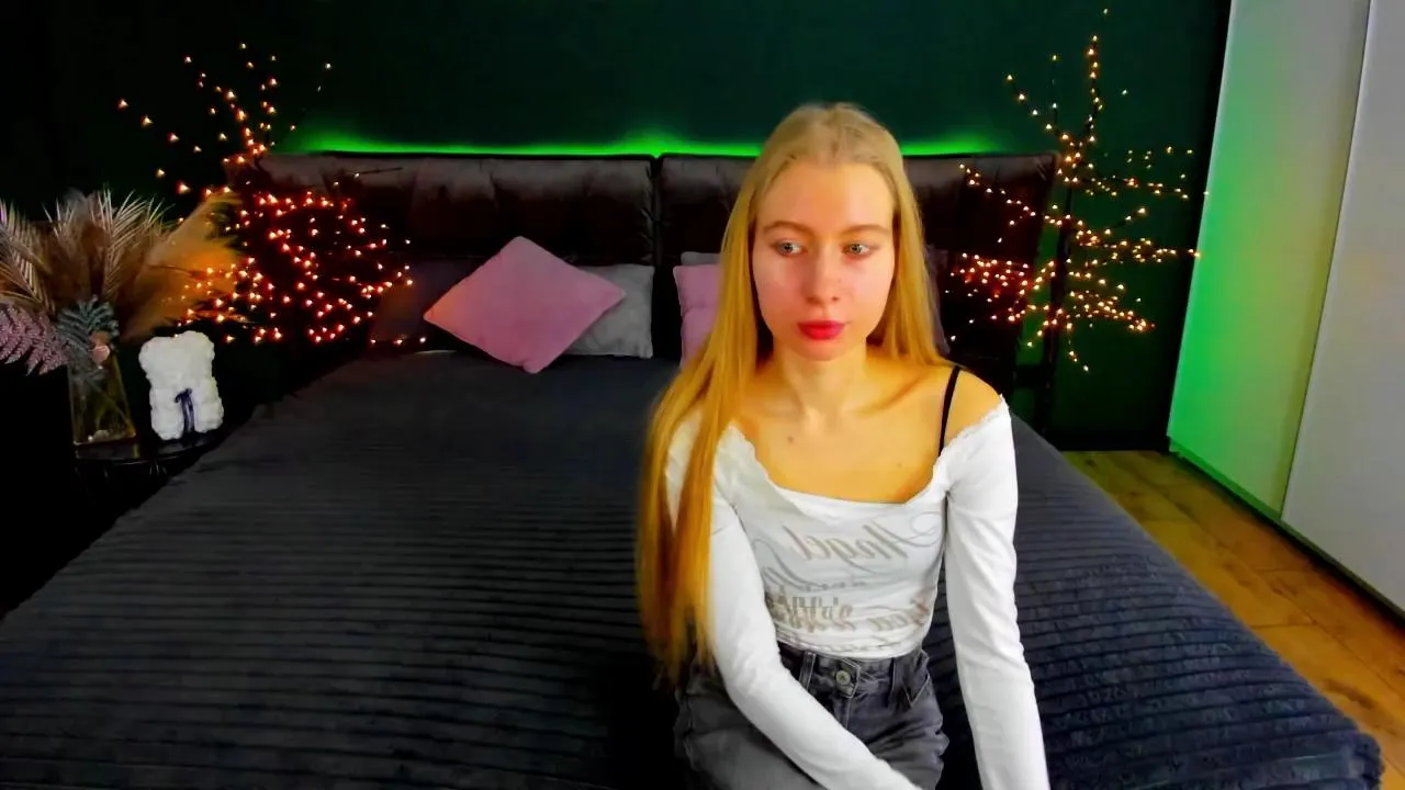 Freechat Alina__Blonde on Cam4