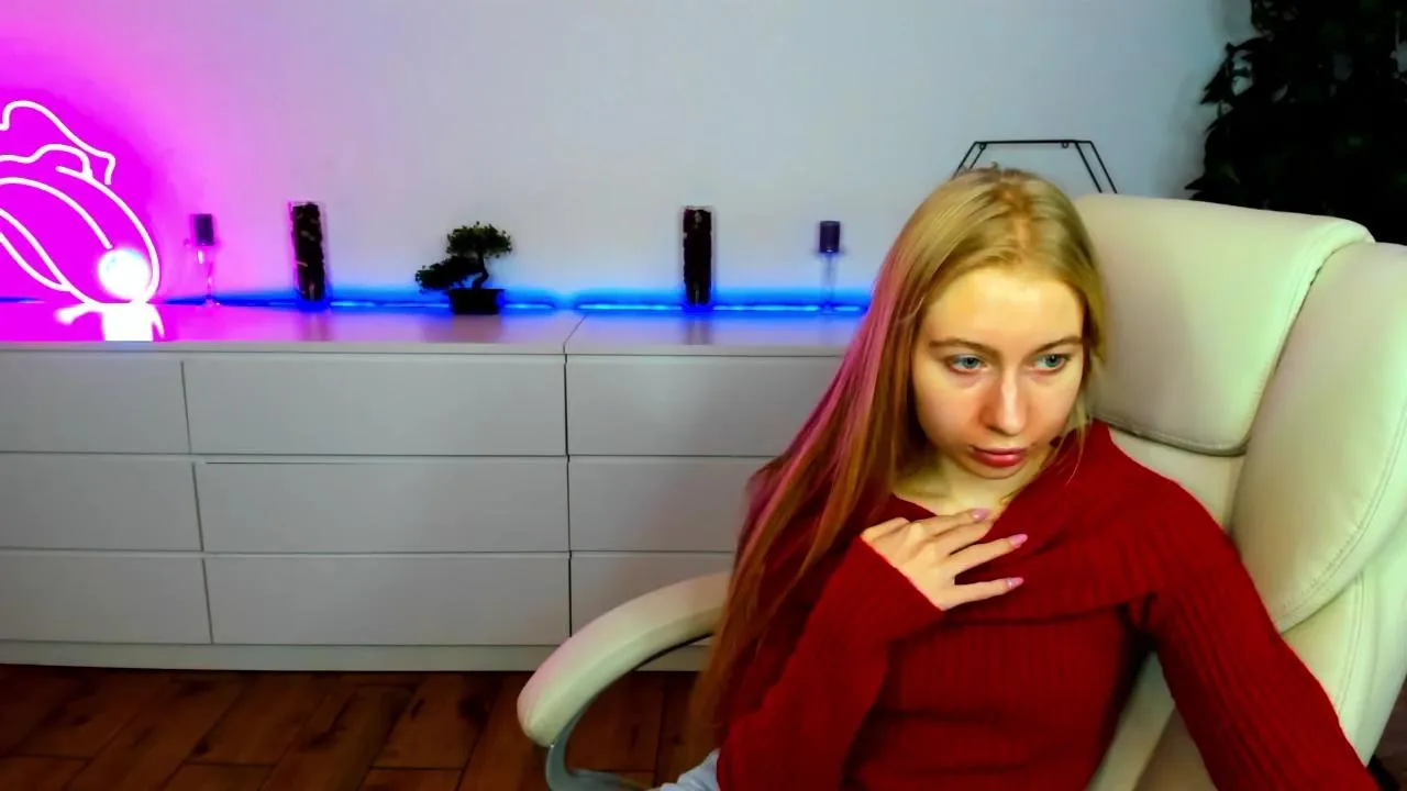 Freechat Alina__Blonde on Cam4